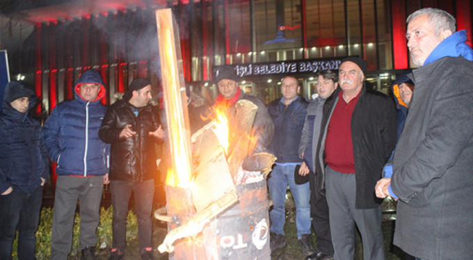 Maaşlarını alamadılar, açlık grevine başladılar!