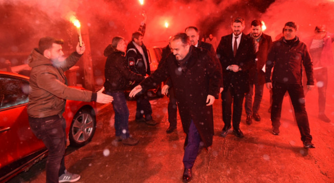 Alinur Aktaş'ı böyle karşıladılar!