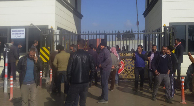 Türk şoförler Suriye'de mahsur kaldı !