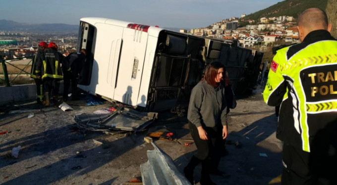 Bursa'da otobüs devrildi!