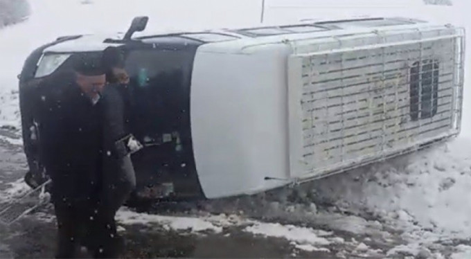 Öğrenci servisi devrildi: 5 yaralı