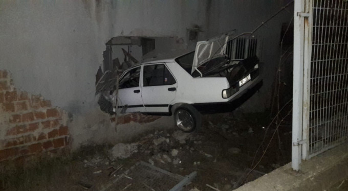 Bursa'da feci kaza! 2 yaralı