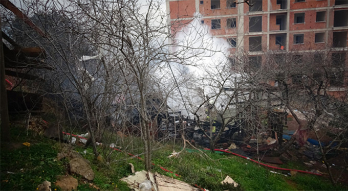 İki gecekondu alev alev yandı!