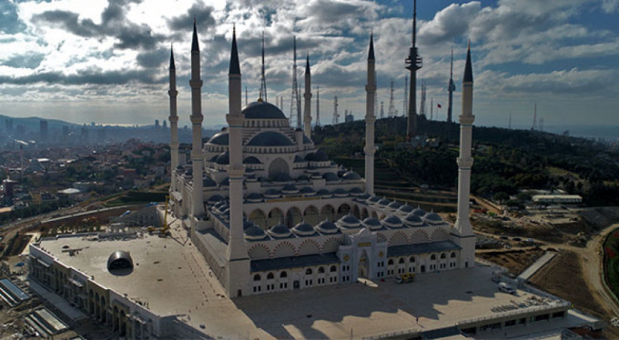 Cumhuriyet tarihinin en büyük camisi ibadete açılıyor!
