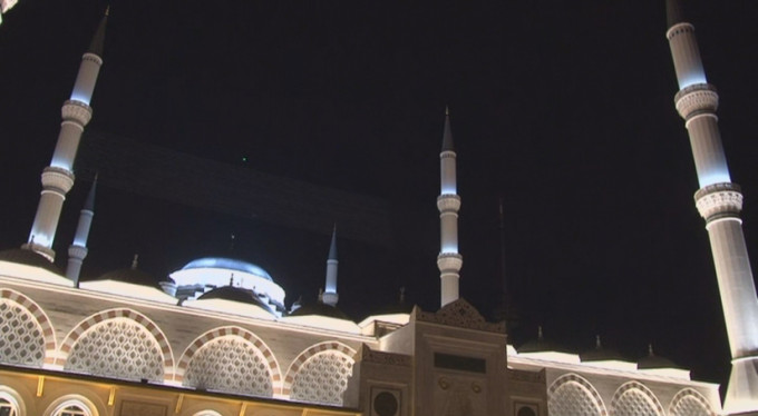 Çamlıca Camii'nde ilk ezan okundu!