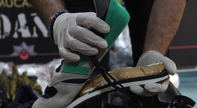 Ayakkabısının tabanına sakladı, kıskıvrak yakalandı!