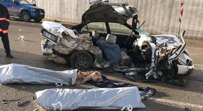 Feci kaza: 2 ölü, 3 ağır yaralı