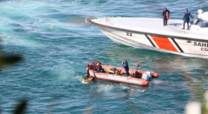 Kayalıklardan atlayarak intihar etti!