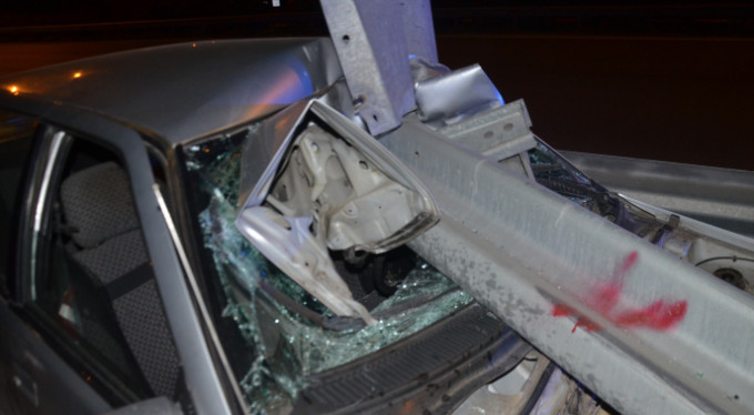 Bursa'da bariyerlere ok gibi saplandı!