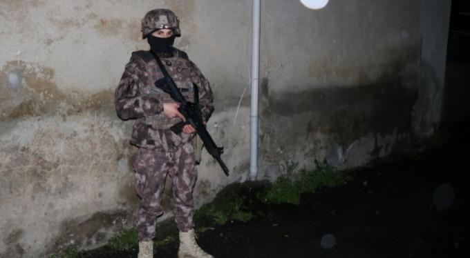 Şafak vakti dev operasyon! 40 kişi...