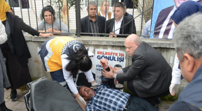 Dehşet anları! Para vermeyen yaşlı adamı...