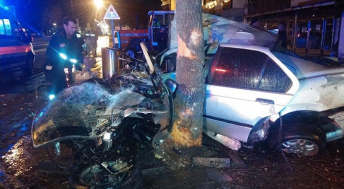 Hurdaya dönen otomobilden sağ kurtuldu!