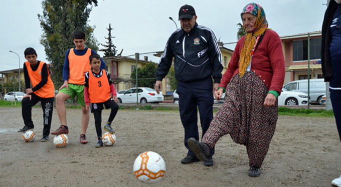 'Altın Nine'nin futbol aşkı