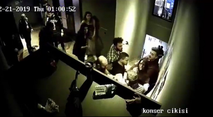 Eğlence mekanında kadınlara şiddet!