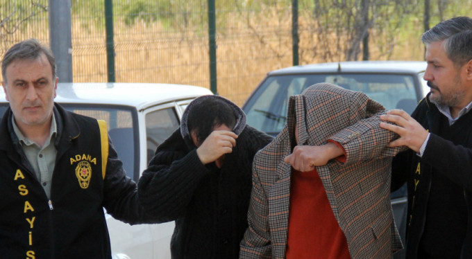 Eşinin sevgilisini taşla öldürdü!