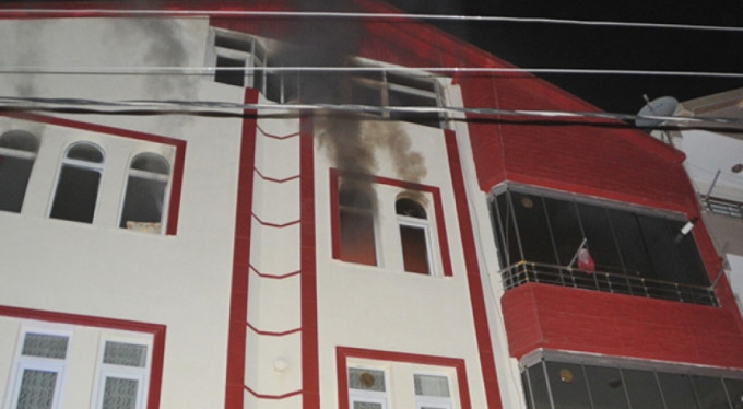 Düdüklü tencere evi yaktı: 2 yaralı