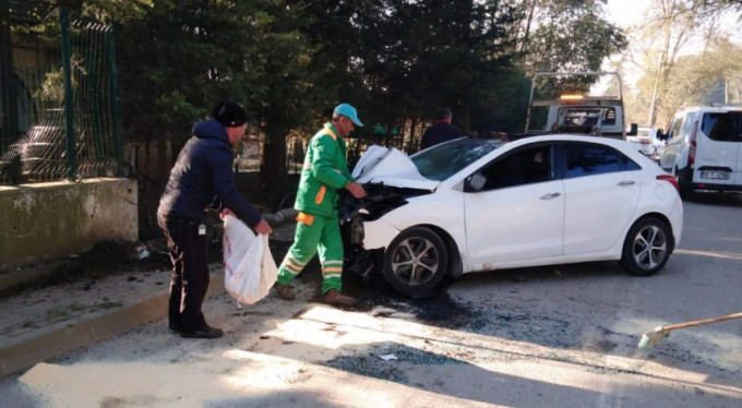 Bu aracın sürücüsü sağ çıkamadı