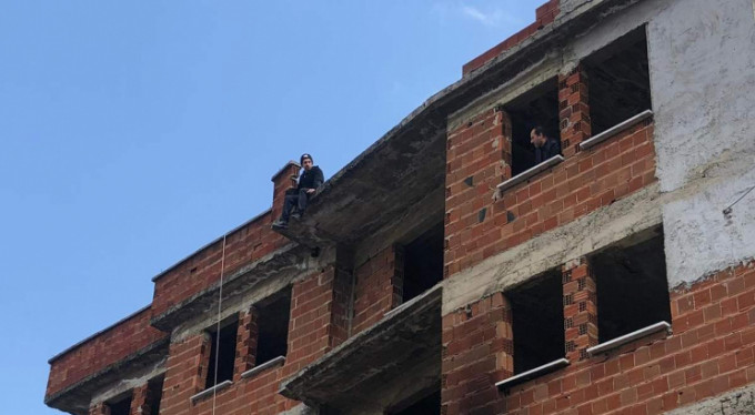 Karısı terk etti...Bakın ne yaptı?