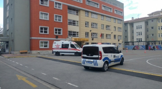 Okul çıkışı 2 lise öğrencisi...