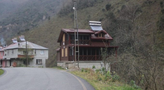 Bu evde yalnızca bir kez kalabildi