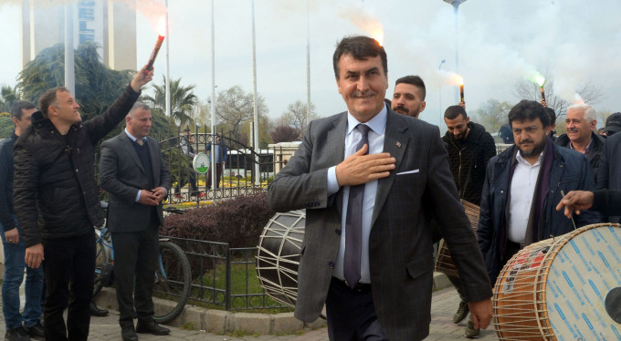 Sürpriz şekilde karşılandı," Hizmete devam" dedi