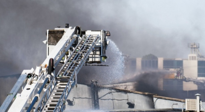 Fabrika alevlere teslim oldu!