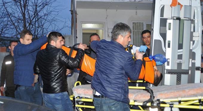 Emekli polis oğlunu öldürdü!