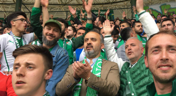 Alinur Aktaş Bursaspor taraftarıyla maçı izliyor!