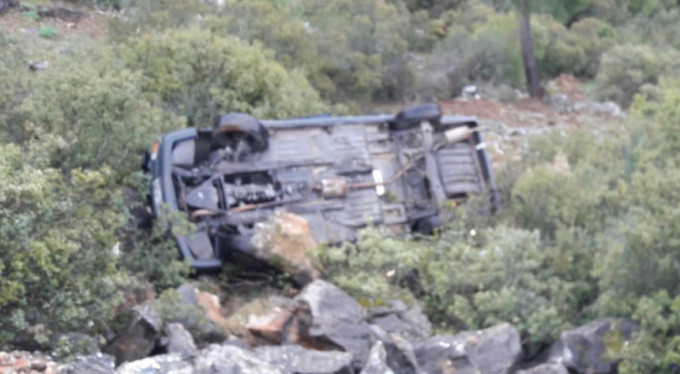 Kontrolden çıkan otomobil şarampole yuvarlandı!