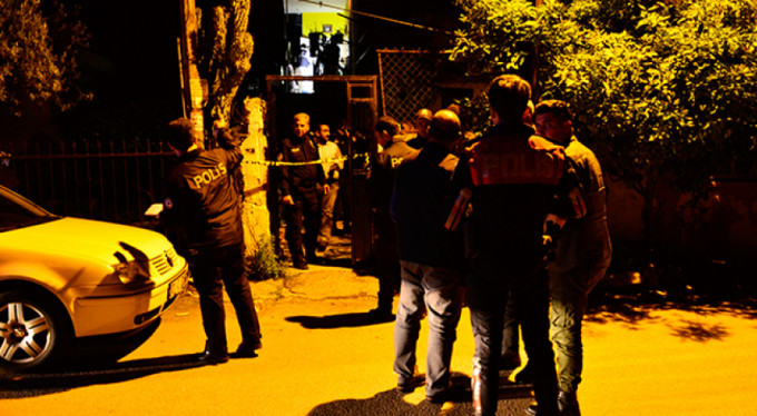 Şiddetten kaçan eşini öldürdü!