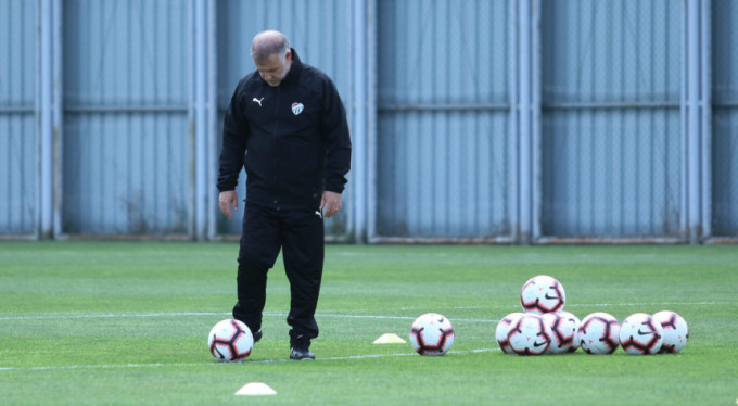 Mesut Bakkal ilk kez!