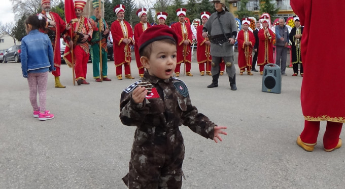 Bursa'da ilgi odağı oldu! 1,5 yaşındaki Yiğit...