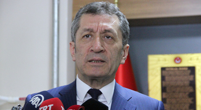 Bakan Selçuk'tan Mavi Balina ve Momo açıklaması!