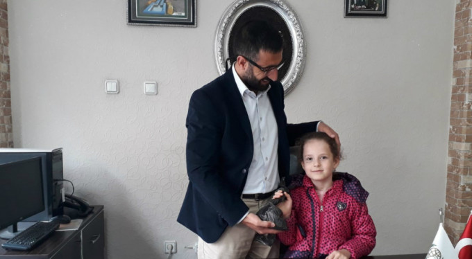 Harçlıklarını Yemen'deki yetim çocuklara gönderdi