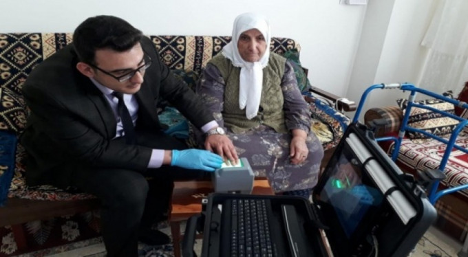 Nüfus Müdürlüğü'nden örnek davranış