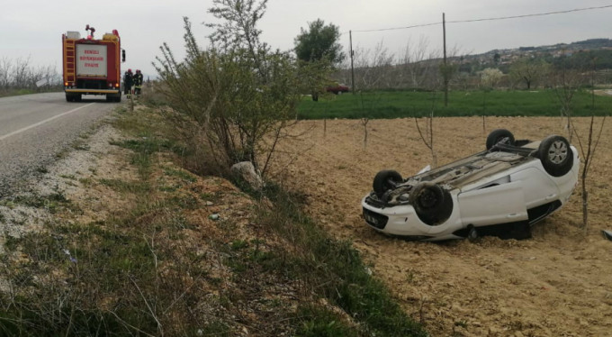 Takla atan otomobilden yaralı çıktılar