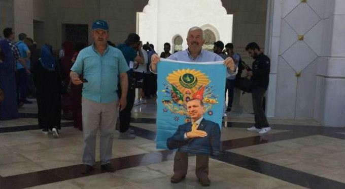 Dubai'de Erdoğan posterine gözaltı!