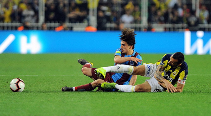 Fenerbahçe kan kaybediyor: 1-1