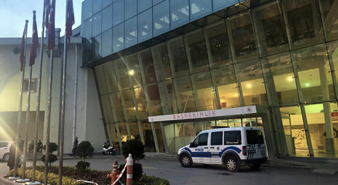 Doktor hastanedeki odasında ölü bulundu!