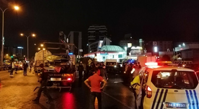 12 aracın karıştığı kaza trafiği kilitledi!