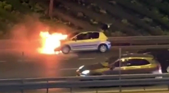 Otomobil alev alev yandı!