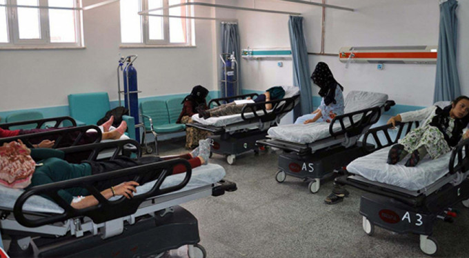 İşçileri taşıyordu, bir anda devrildi! 24 kişi...