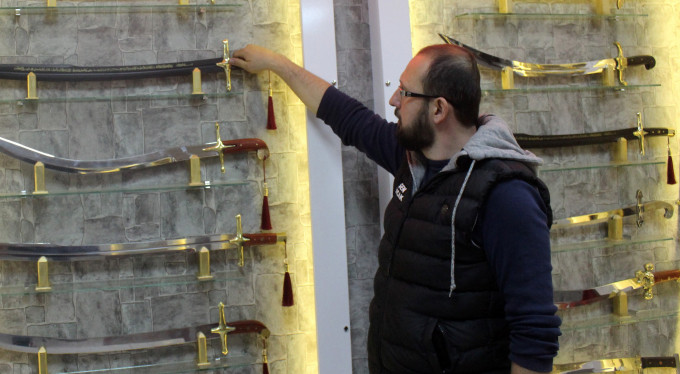 Bursa dünyaya kılıç satıyor