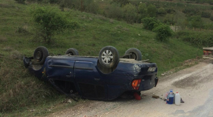 Direksiyon hakimiyetini kaybedip takla attı!