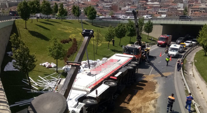 İplik dolu TIR'da can pazarı!