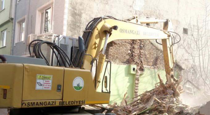 Bursa'da yıkım! Yerle bir edildi...