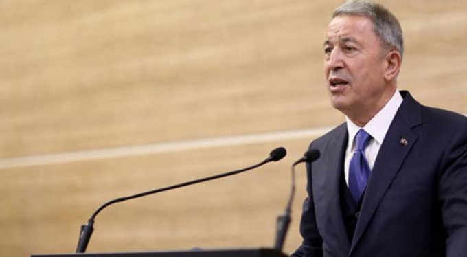 Bakan Akar ve komutanlar sınır hattında