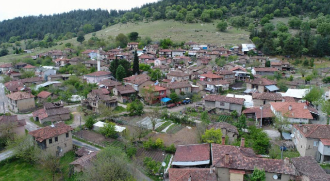 Bir köy göz göre göre yok oluyor