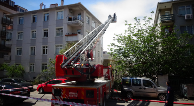 Beş katlı binada yangın paniği