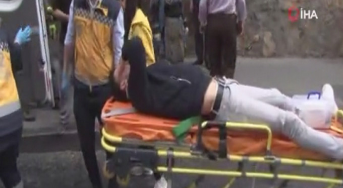 Kontrolünü kaybetti, otobüsün altına girdi!